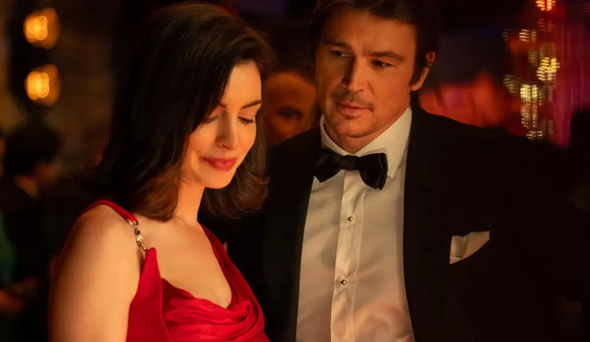 Anne Hathaway e Josh Hartnett em cena do filme Verity