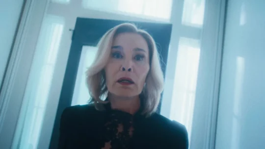 American Horror Story 13 ganha trailer recheado de personagens conhecidos