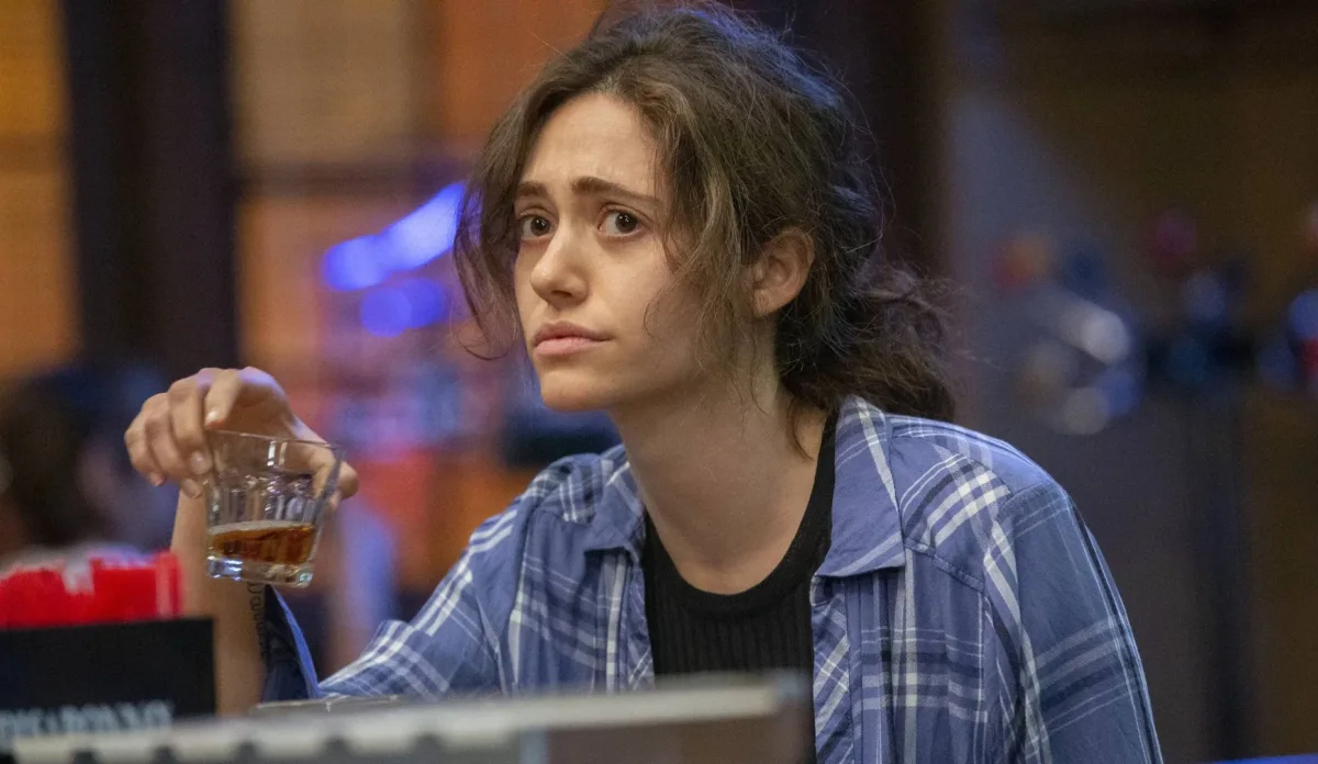 Emmy Rossum durante sua passagem pelo elenco de Shameless