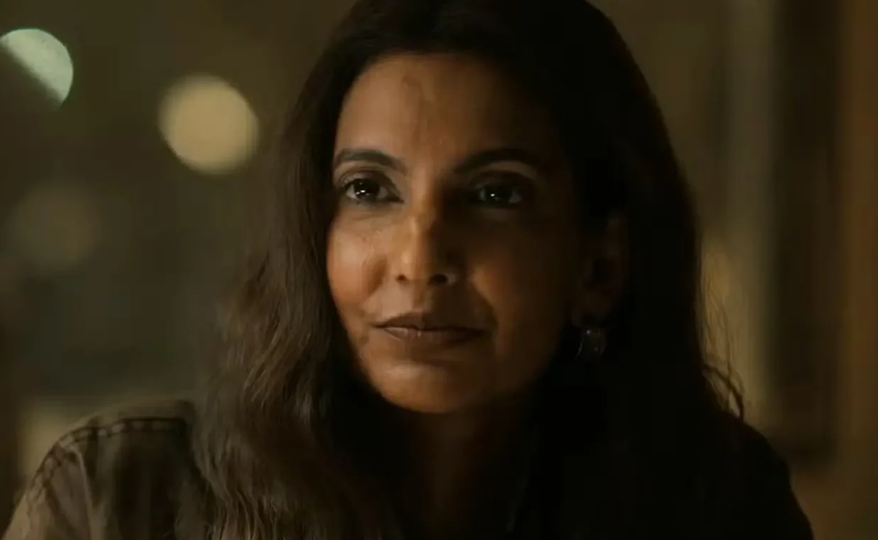 Zoe Macon em cena da primeira temporada de Lanternas