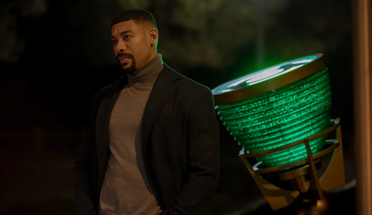 Aaron Pierre como John Stewart no 7º episódio da série Lanternas