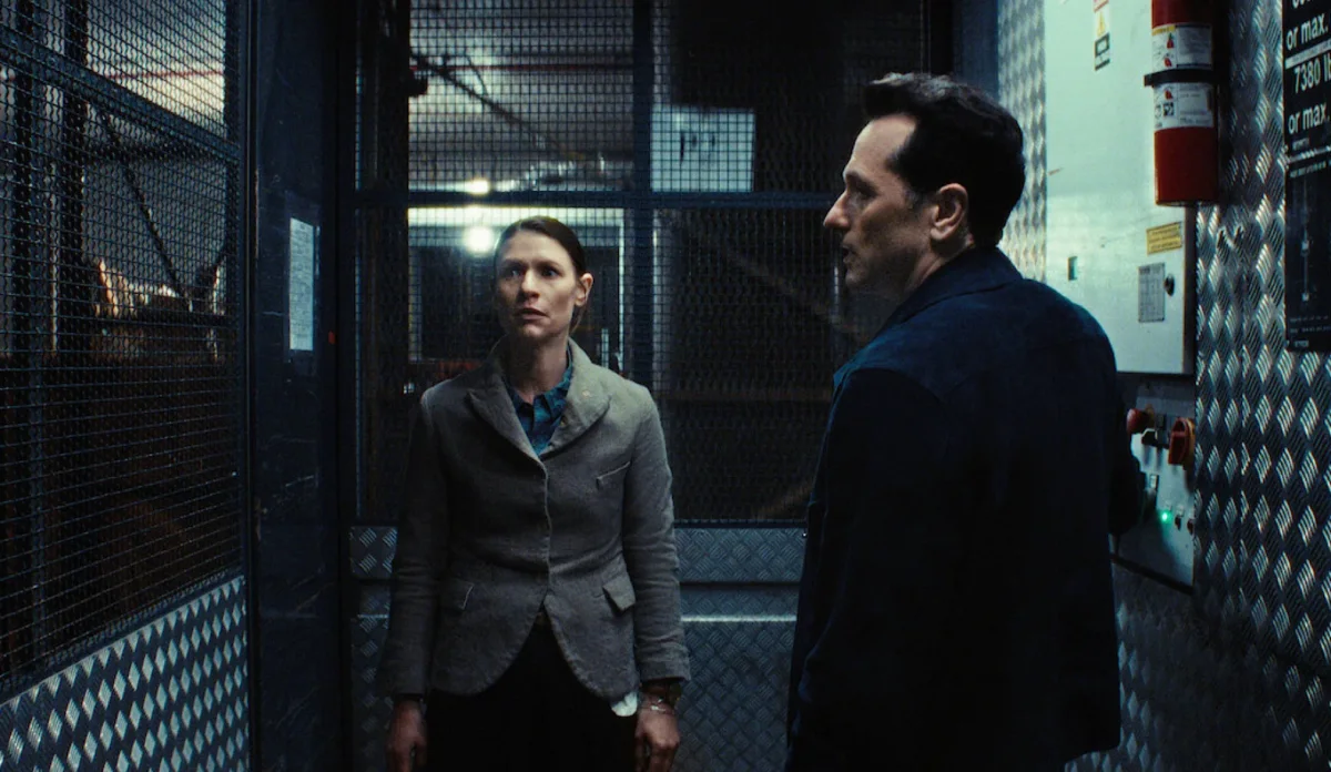 Claire Danes em cena da série O Monstro em Mim da Netflix
