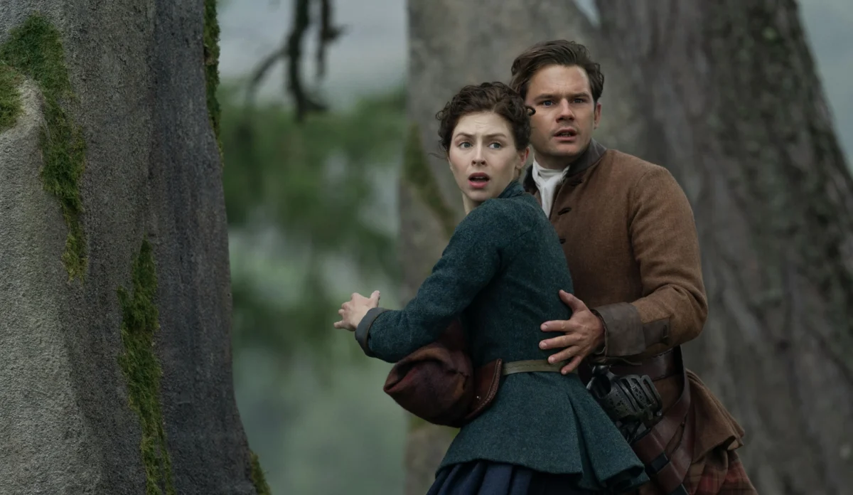 Cena da 2ª temporada de Outlander: Sangue do Meu Sangue, disponível no Disney+.