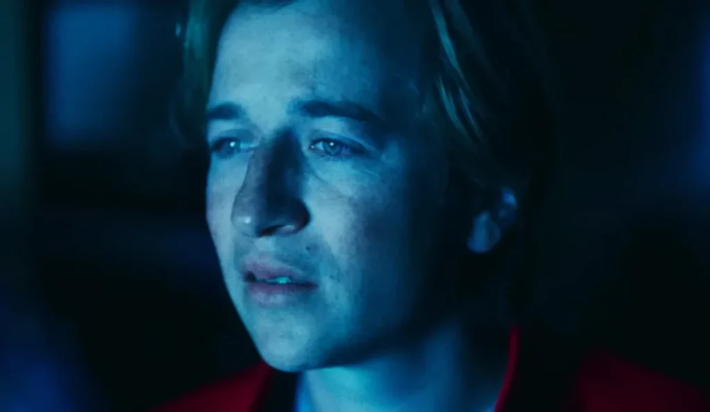 Cena do filme Primetime, estrelado por Robert Pattinson