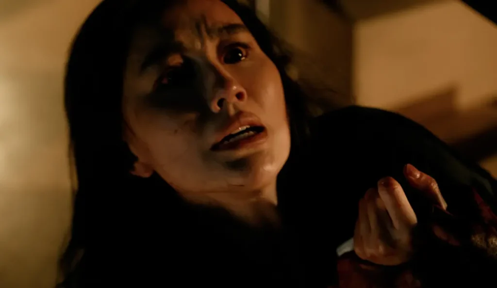 Lila em cena antes de morrer no episódio final da 4ª temporada de Reacher