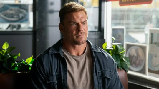 Reacher: Alan Ritchson sugere que reeleição de Trump mudou planos da série