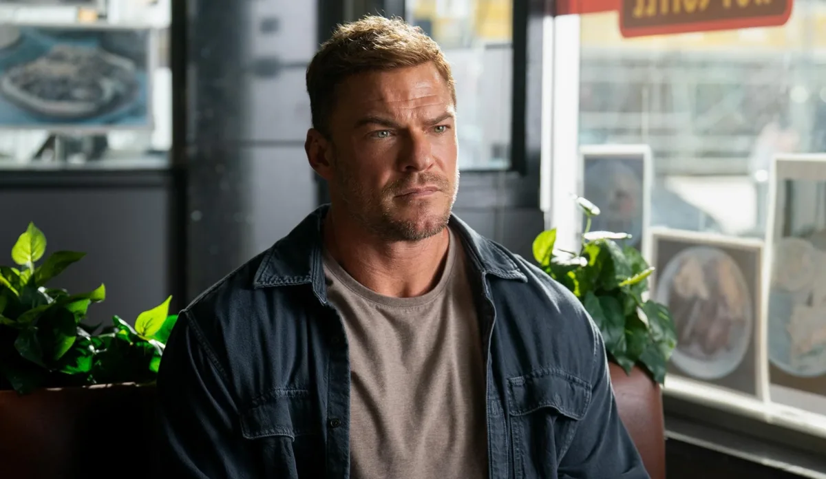 Reacher: Alan Ritchson sugere que reeleição de Trump mudou planos da série