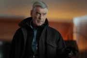 Terra da Máfia: Pierce Brosnan revela pressão nos bastidores da 2ª temporada