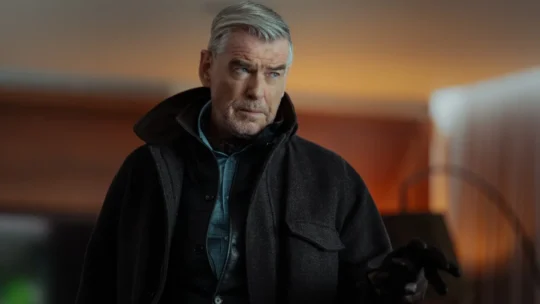 Terra da Máfia: Pierce Brosnan revela pressão nos bastidores da 2ª temporada