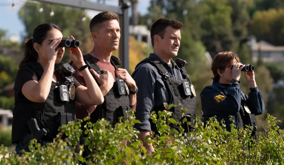Melissa O'Neil e Eric Winter como Lucy Chen e Tim Bradford em The Rookie