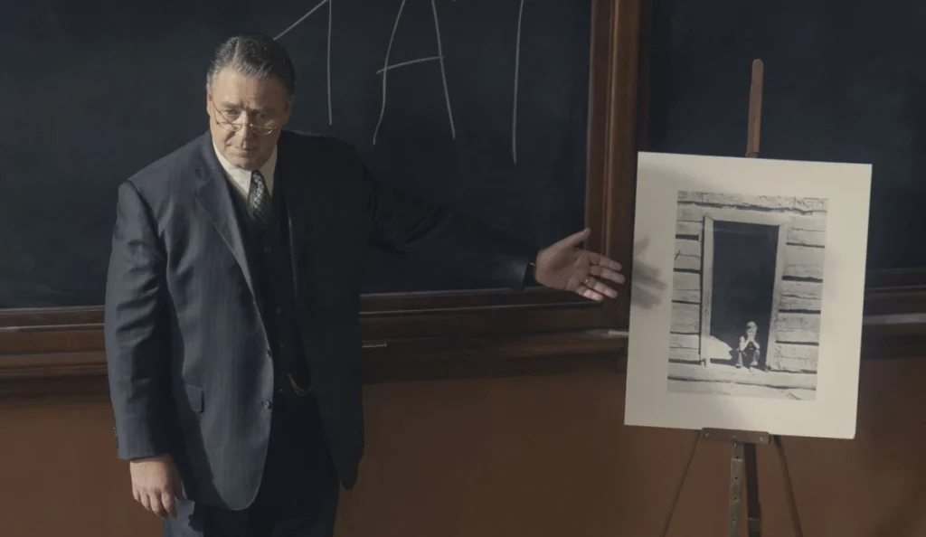 Russell Crowe em cena do filme Unabomber da Netflix