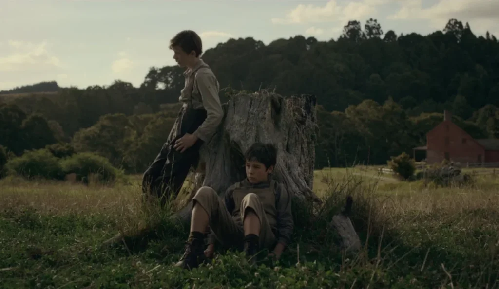 Joseph Zada como Cal Trask no episódio final de A Leste do Éden