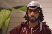 Ali G: Ken é Eu? volta após 24 anos, mas não convence a crítica no Prime Video
