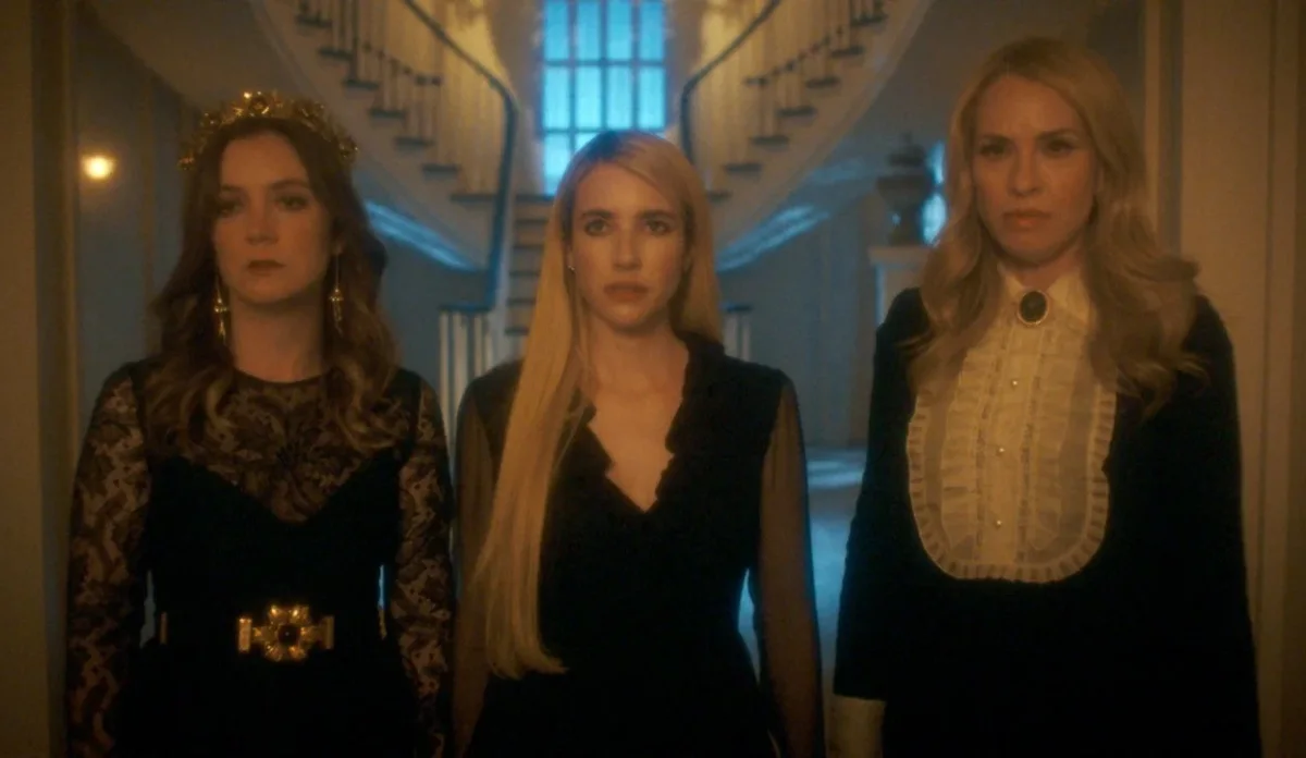 Integrantes do Coven reunidas na 13ª temporada de American Horror Story
