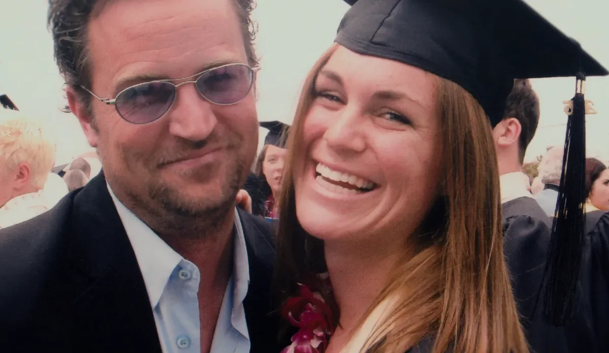 Mia Perry Bowick, irmã de Matthew Perry, participa da série documental da Netflix.
