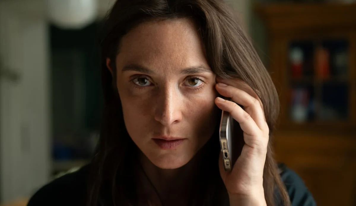 Armadilha: novo suspense da Netflix coloca escritora diante de suposto assassino