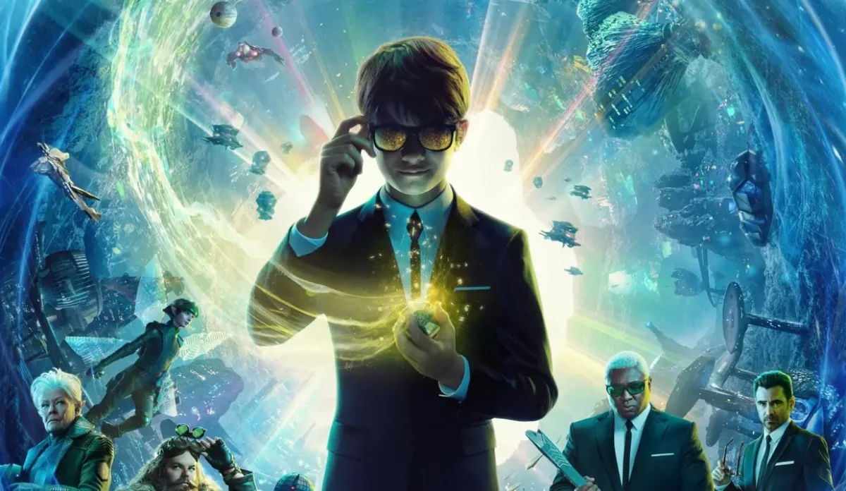 Artemis Fowl diante do mundo das fadas na adaptação da franquia