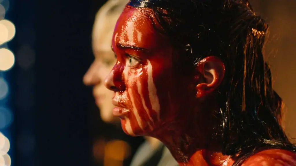 Carrie White durante o baile escolar que termina em massacre na série de 2026
