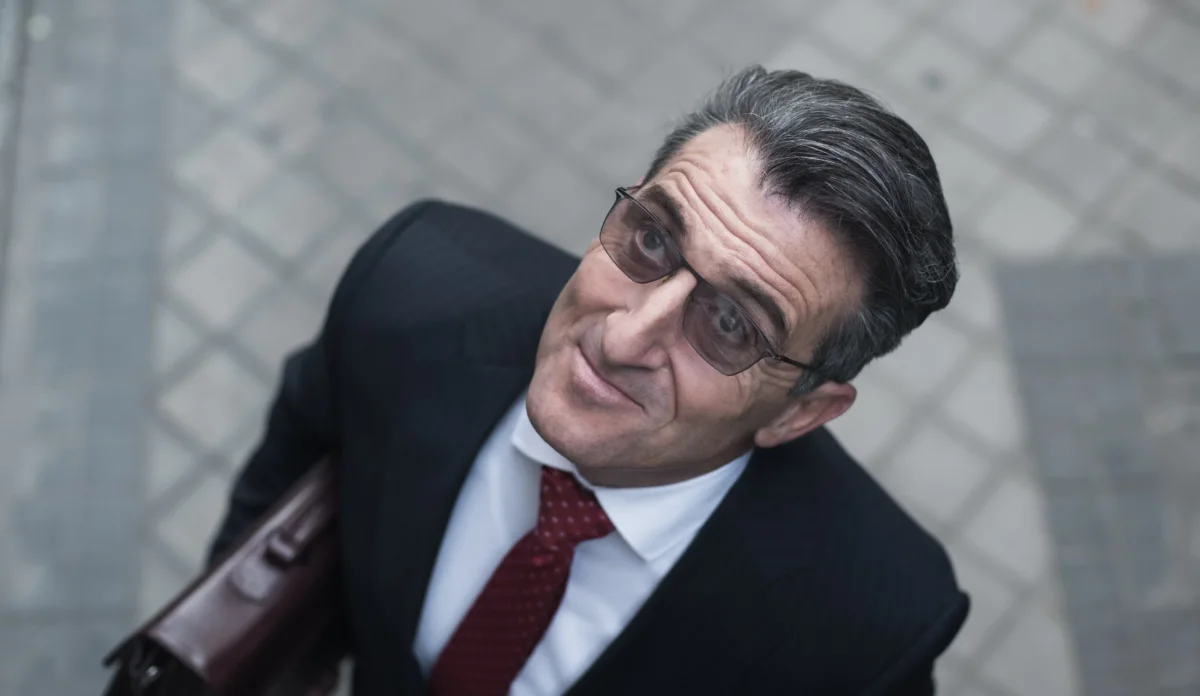 Colisão Implacável: assalto dá errado e revela traições no novo filme da Netflix