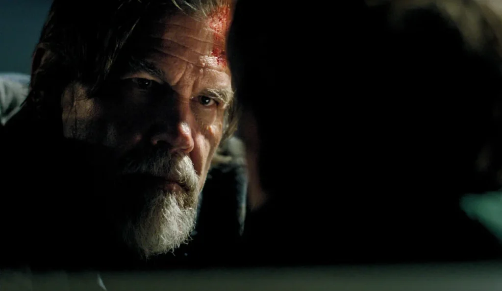 Josh Brolin aparece como Mitt Gardiner em cena do suspense de sobrevivência Dentro da Baleia
