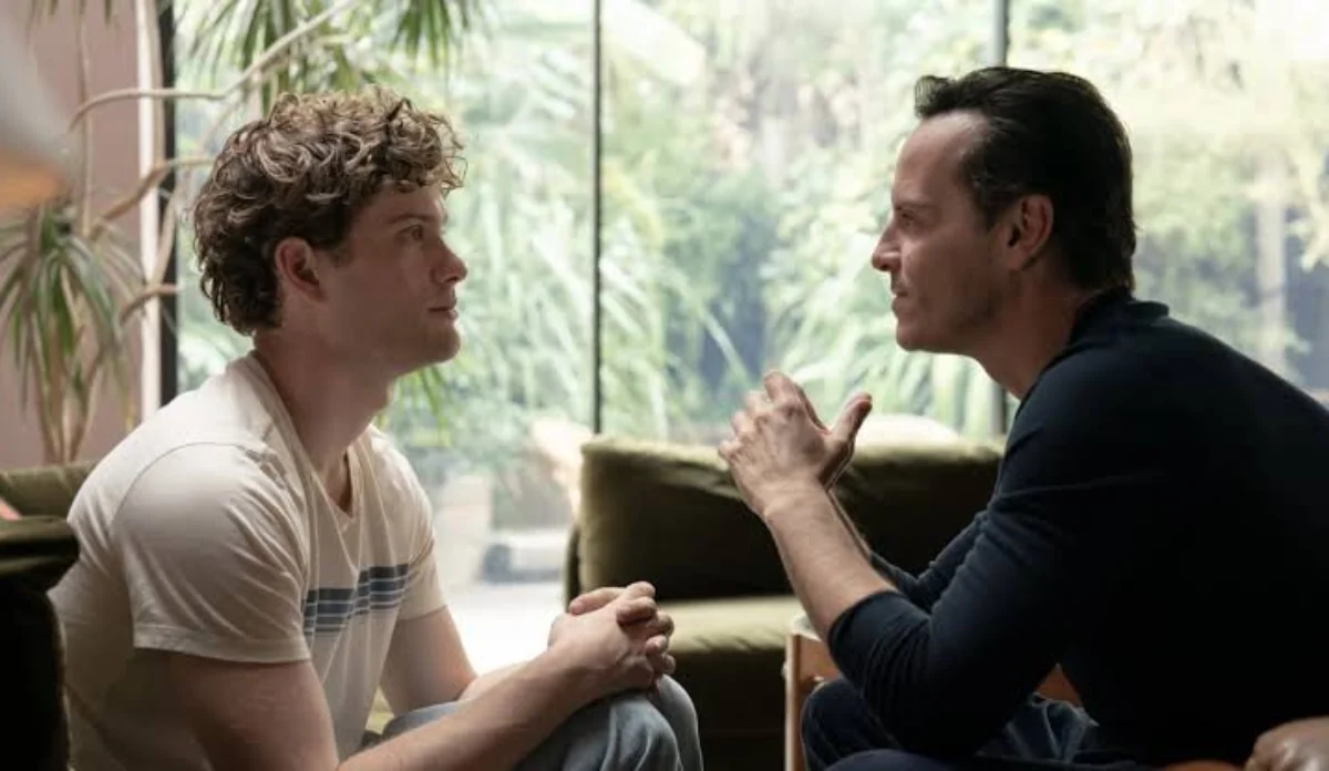 Andrew Scott e Leo Reich durante uma cena de terapia da série It Gets Worse