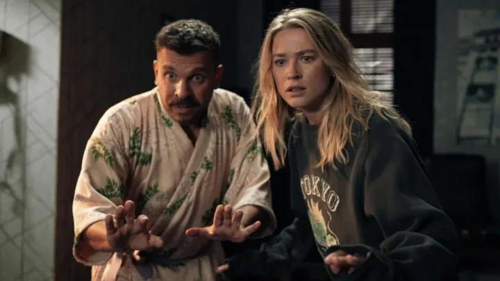Jeanne Goursaud interpreta Marlene na comédia O Presente de Aniversário, da Netflix