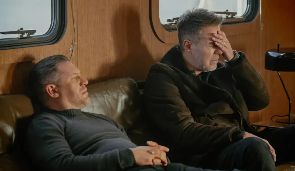 Cena da segunda temporada de Terra da Máfia, série de suspense criminal do Paramount+.