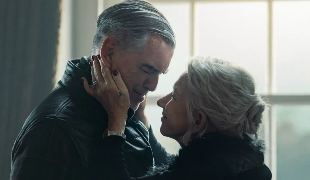 Pierce Brosnan e Helen Mirren em cena da segunda temporada de Terra da Máfia