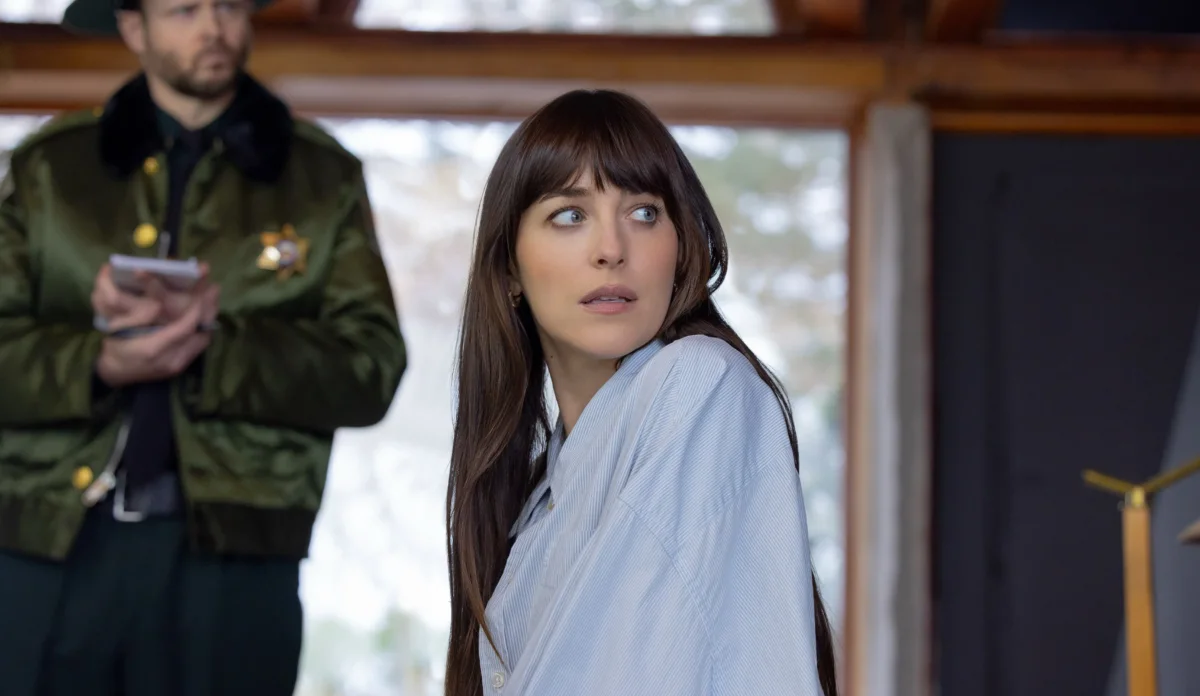 Dakota Johnson como Lowen Ashleigh no suspense Verity