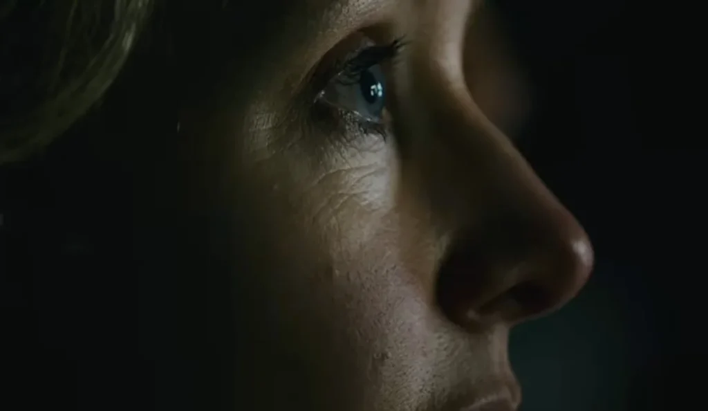 Elizabeth Holmes em cena de You Can See Everything, documentário da A24 que será distribuído pela Sony Pictures no Brasil